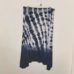 Gloria Vanderbilt blue and white tie dye skirt